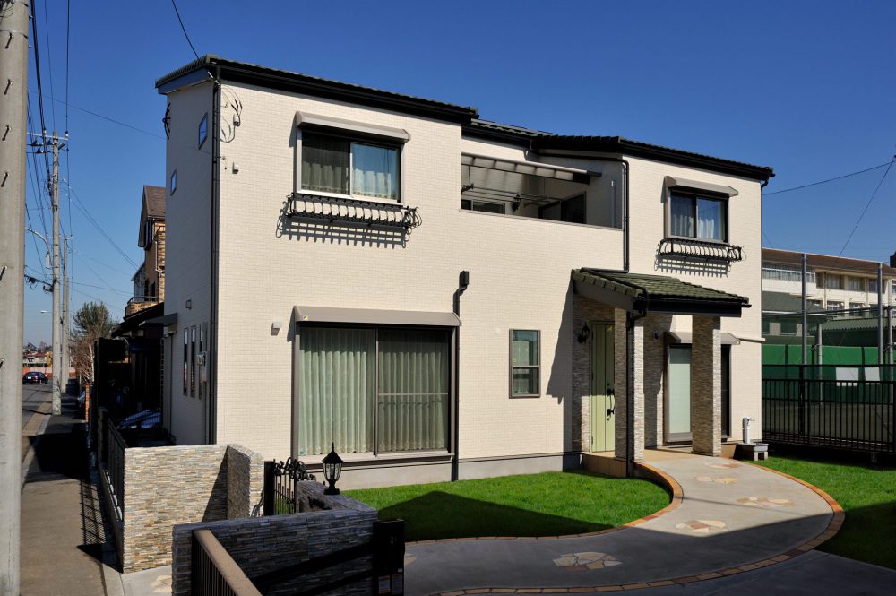 外観・南欧風スタイル、明るいリビングが素敵な住宅 37坪 川口市 外観・南欧風スタイル、明るいリビングが素敵な住宅 37坪 川口市