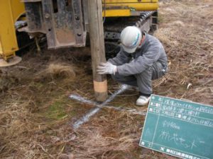 軟弱地盤の住宅敷地を丸太で改良