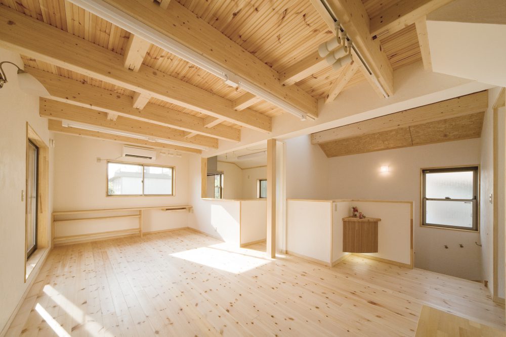 漆喰の塗り壁と無垢の天然素材を使った、こだわりの健康注文住宅 32坪 葛飾区 漆喰の塗り壁と無垢の天然素材を使った、こだわりの健康注文住宅 32坪 葛飾区